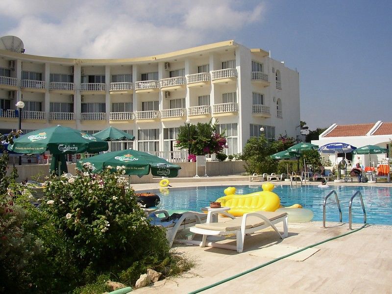 Sempati Hotel Lapithos  Exterior photo