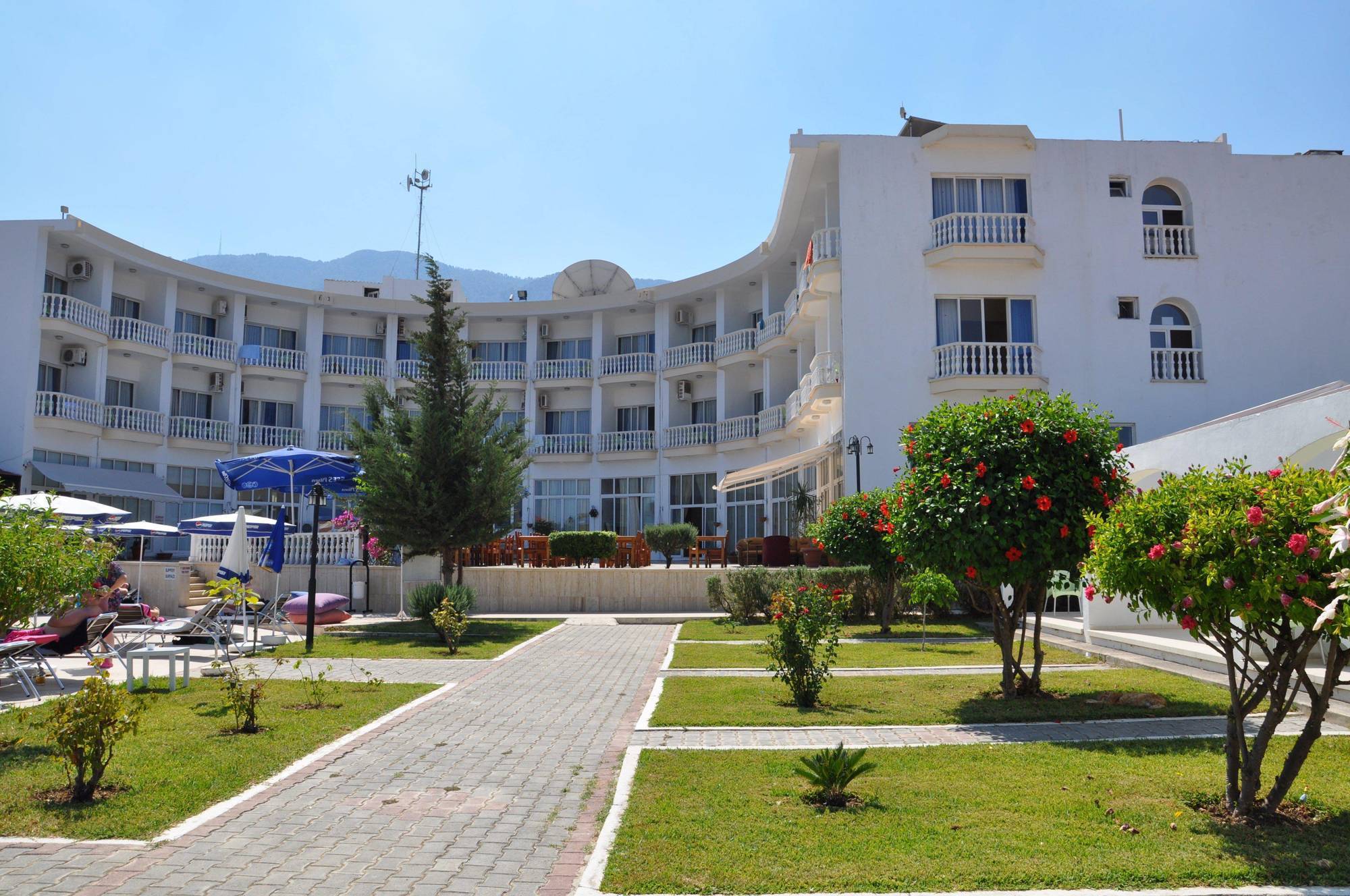 Sempati Hotel Lapithos  Exterior photo